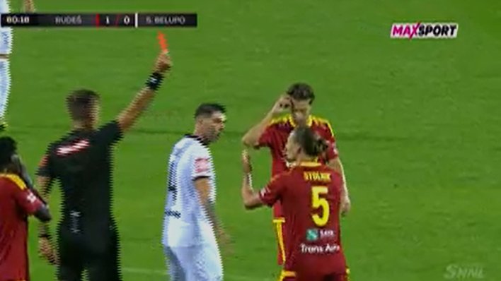 Neshvatljiv start Stolnika: Sudac Strukan ni sekunde nije čekao da bi izvadio crveni karton
