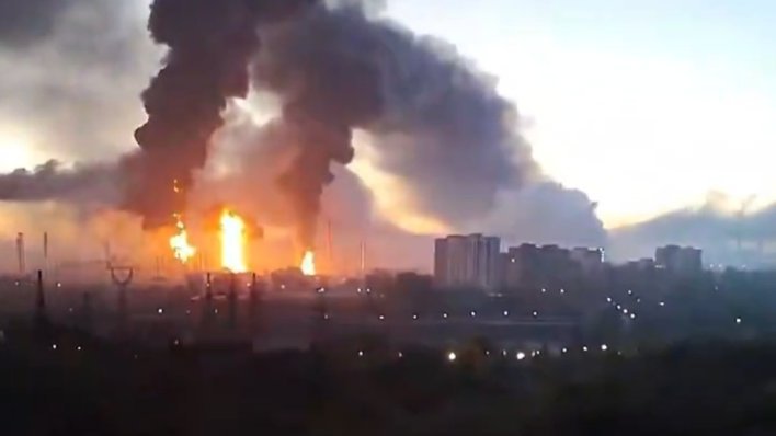 VIDEO Masovni napad na Moskvu: Gori rafinerija 15 kilometara od Kremlja