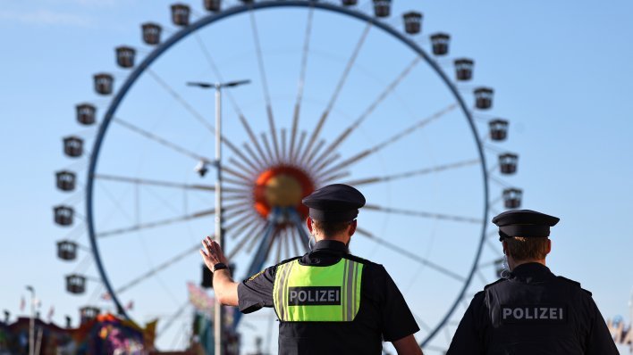 Stravična nesreća na Oktoberfestu: Poginuo zaštitar iz Srbije, policija traži snimke