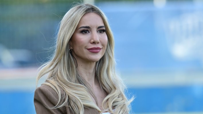 Omiljena sportska novinarka pokazala zavidnu figuru dok uživa u toploj jeseni u Španjolskoj