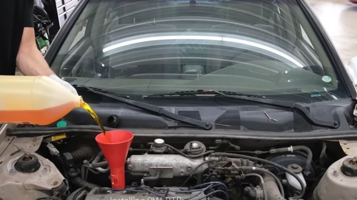 Motorno ulje zamijenili su maslacem za kokice i krenuli voziti: Šokirali su se onim što se dogodilo