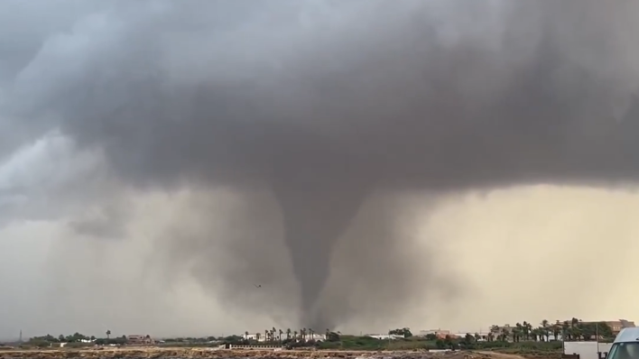 VIDEO Stravične scene sa Sicilije: Tornado bacao automobile u zrak, ozlijeđena djeca
