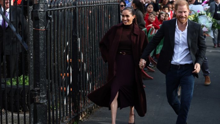 Bordo je jedna od najpoželjnijih boja jeseni, a Meghan Markle pokazala kako je nositi na elegantan način