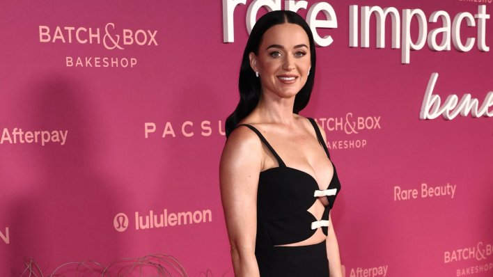 Katy Perry spojila eleganciju i odvažnost: Neobični detalji na haljini privukli pažnju