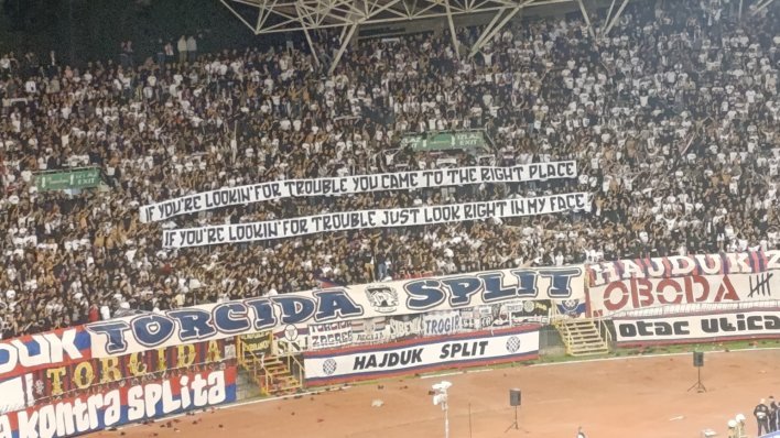 Torcida poslala znakovitu poruku: Znate li odakle su ovi stihovi?