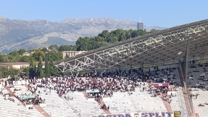 Nezapamćene scene na Poljudu: Pogledajte Torcidu na utakmici protiv Varaždina