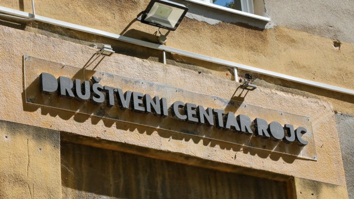 Prosvjed ispred poznatog pulskog centra: 'Kad treba europski novac, zajednica smo. Inače smo nekretnina'