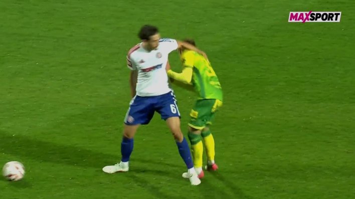 Je li Hajduk u Puli trebao ostati s igračem manje? Pogledajte zašto su igrači Istre burno reagirali