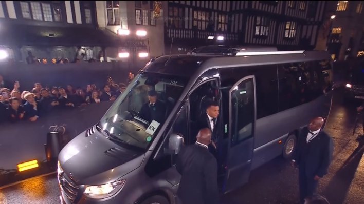 Dramatične scene uoči dodjele Zlatne lopte: Djecu izvlačili iz gužve, jedva su mogla disati! Ceremonija kasnila zbog kaosa