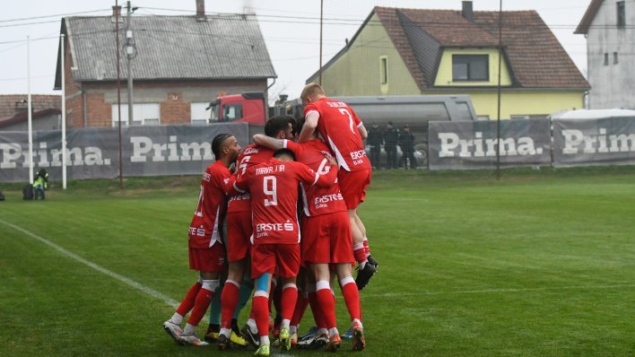 Nikada nisu igrali SHNL, a sada su na oproštaju od kultnog stadiona preuzeli vrh