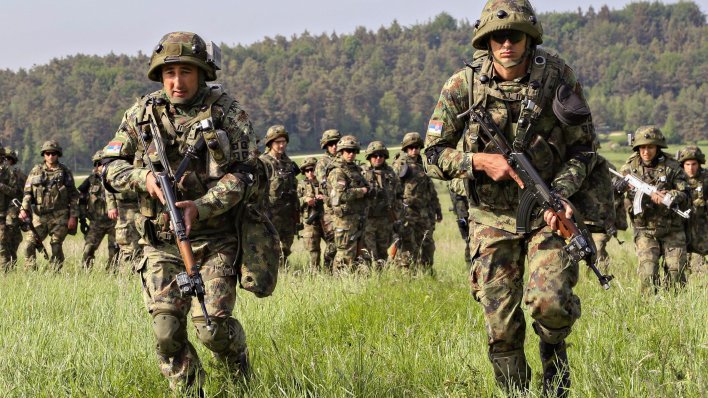Srbija gomila vojsku na granici Kosova, NATO dovlači dodatne snage