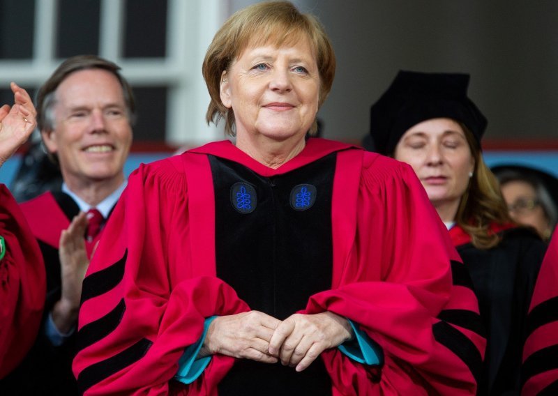Merkel: Nemam ništa posebno prijaviti - osim da se osjećam dobro