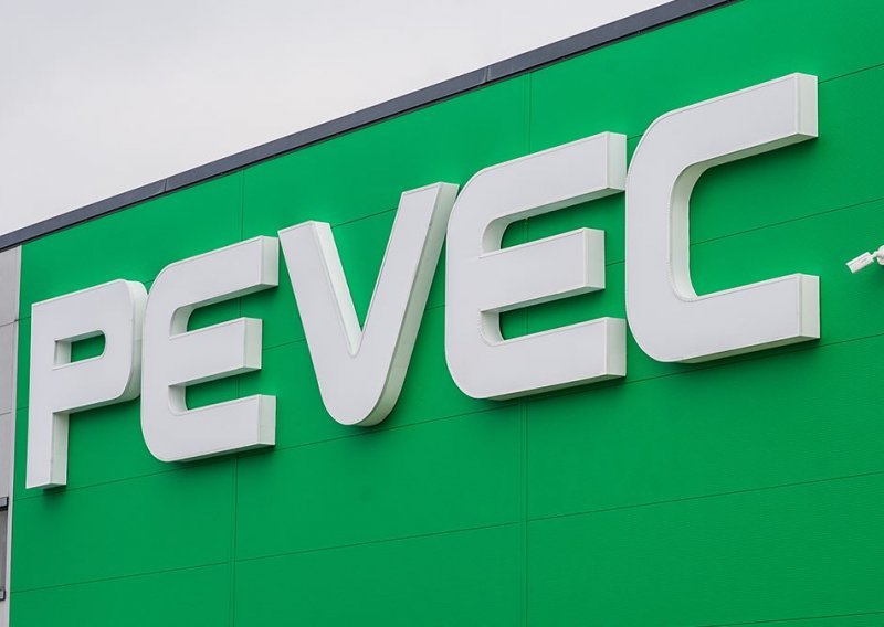 Pevec iznenadio svoje radnike, evo što im je pripremio