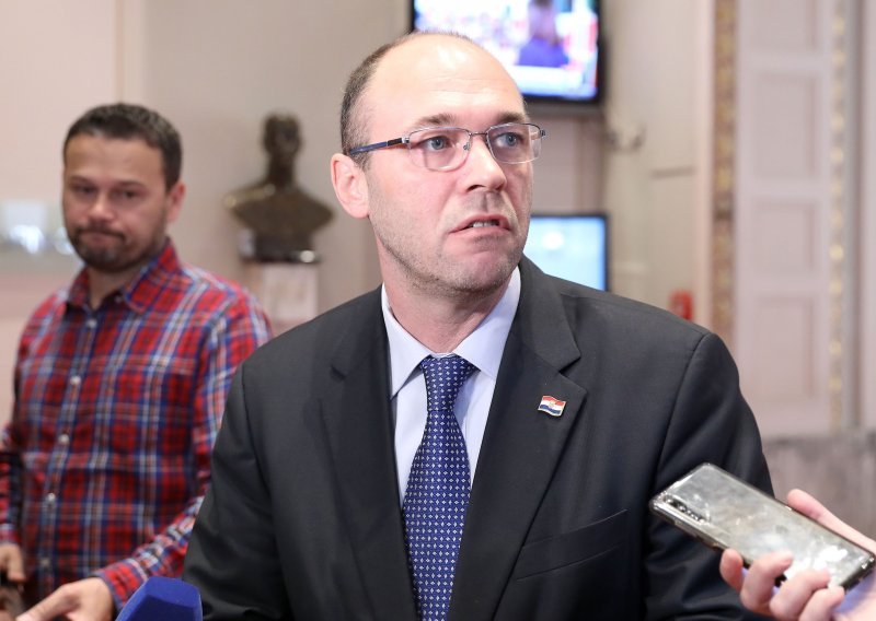Davor Ivo Stier udario na Plenkovića: Potrebne su promjene, ujedinit ću HDZ s desnim biračima
