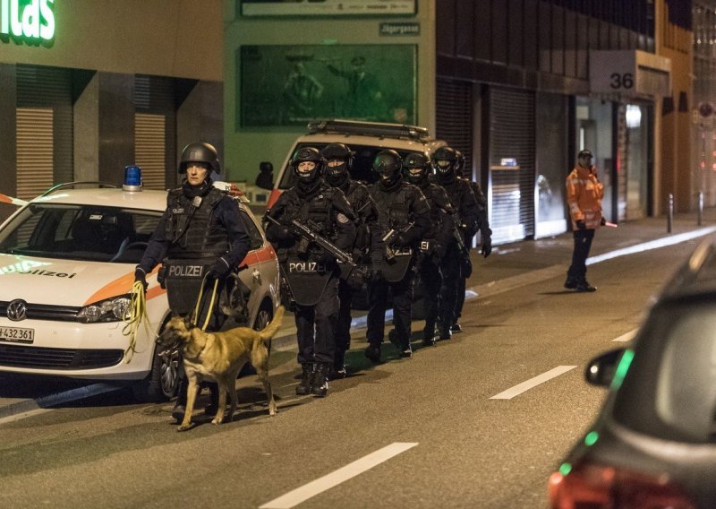 Talačka kriza u Zürichu: Otmičar se pristao predati pa ubio dvije žene i sebe