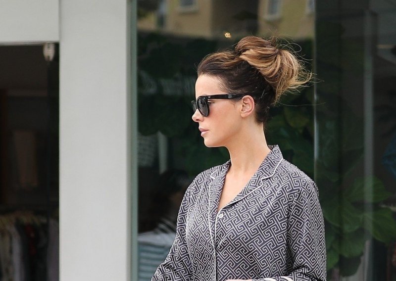 Kate Beckinsale pokazala figuru u šik kompletu