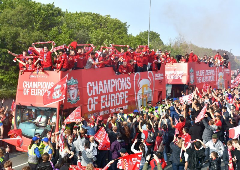 Pogledajte spektakularan doček 'redsima' u Liverpoolu