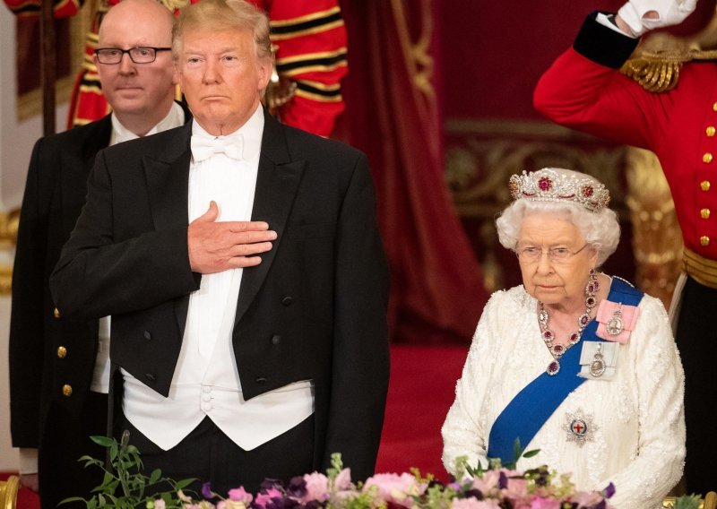 Službena večera u palači: Je li ovim potezom Donald Trump prekršio strogi kraljevski protokol?