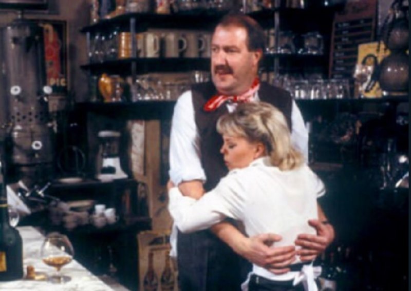 Sjećate se vrckave konobarice Mimi iz kultne serije 'Allo 'Allo? Danas ovako izgleda