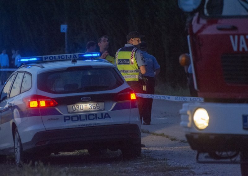 Prometna u Lipiku, auto sletio i udario u stup javne rasvjete