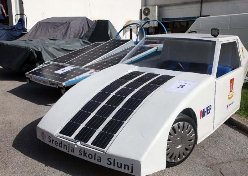 Pogledajte kako je bilo na utrci solarnih automobila u Sisku