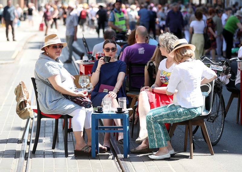 [FOTO/VIDEO] Pogledajte kako je izgledao Ilički buvljak i second-hand modna revija zbog kojih je bio blokiran dio centra Zagreba