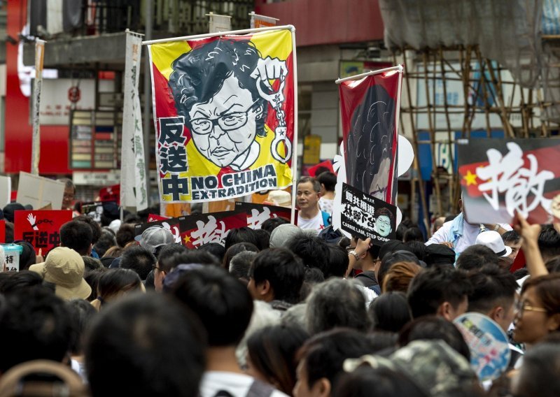 Deseci tisuća ljudi ponovno na ulicama Hong Konga
