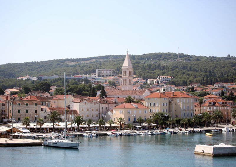 Nasilnik iz Supetra dobio mjeru opreza, ne smije prići vatrogascu na manje od 150 metara. Drugi napadač pušten!