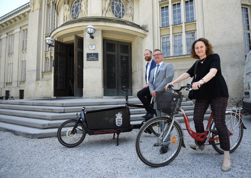 Ministrica Obuljen Koržinek otvorila izložbu posvećenu 200. godišnjici patenta bicikla