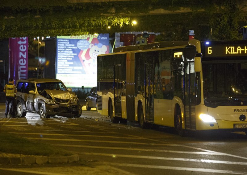 [VIDEO/FOTO] U Splitu se sudarili automobil i autobus gradskog prijevoza