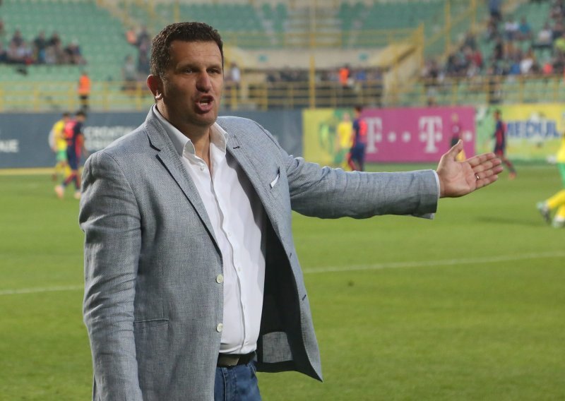 Posrnulu je momčad spasio ispadanja iz lige, a čelnici kluba zahvalili su mu se - otkazom