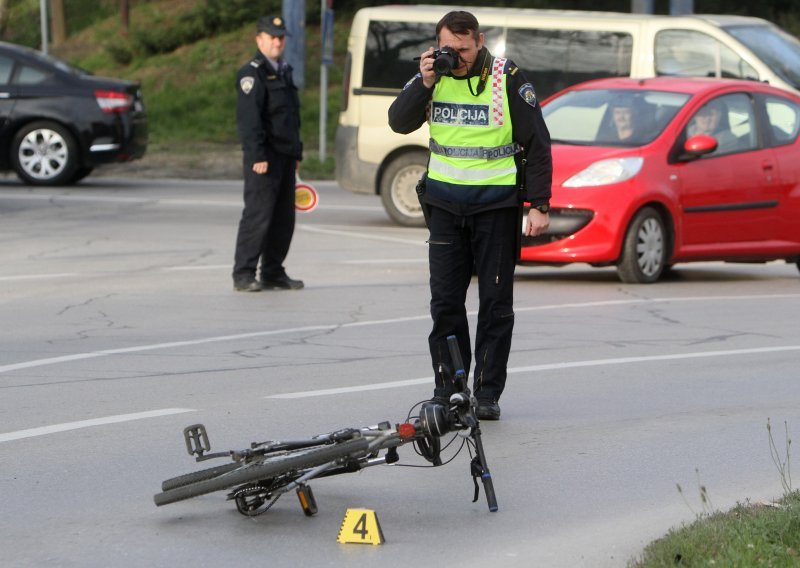 Policija traži vozača koji je autom naletio na dvoje djece pa pobjegao