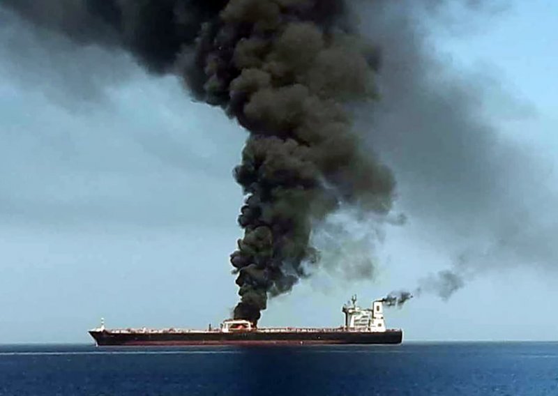 Trump za napade na tankere optužuje Iran, ali je spreman razgovarati