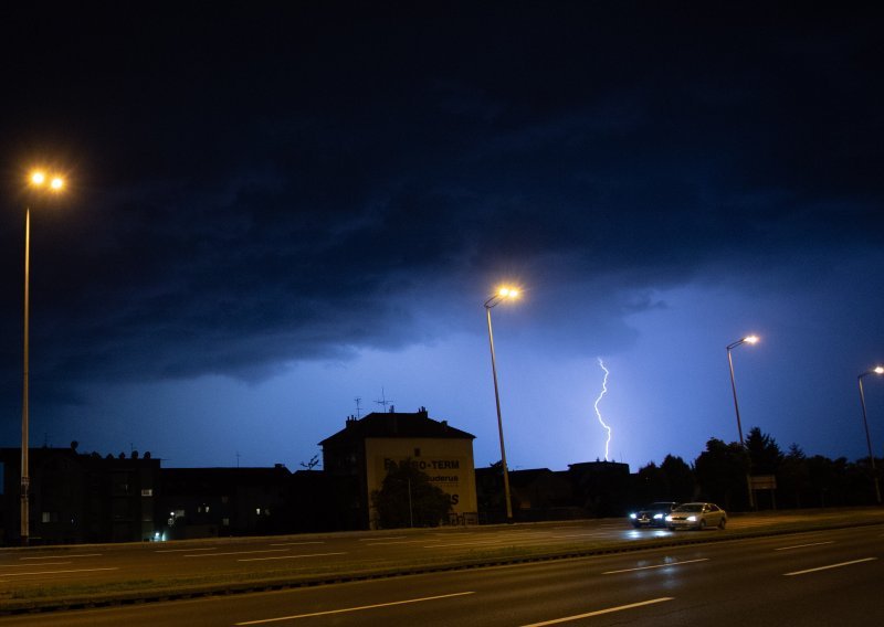 U Retkovcu osoba ozlijeđena u požaru nakon udara groma