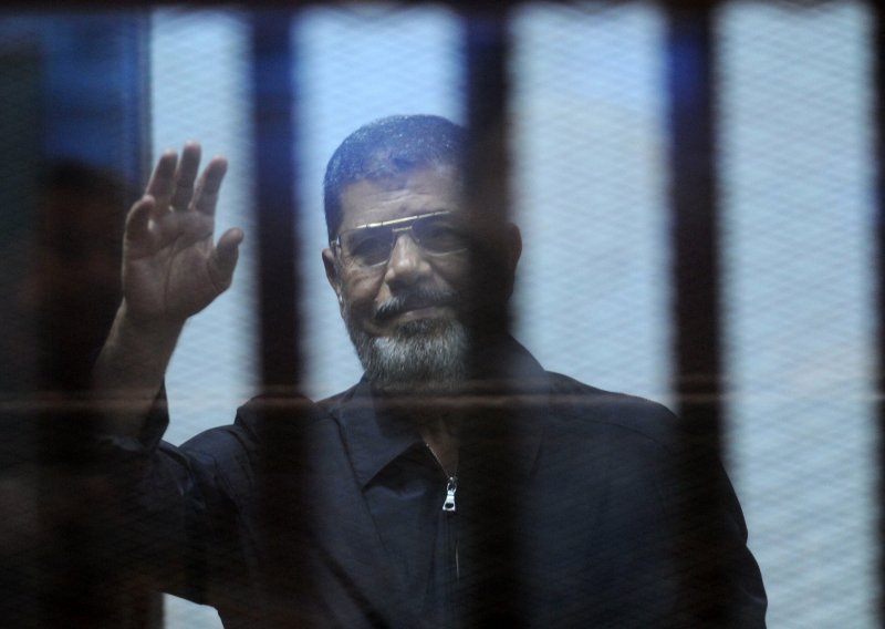 Svrgnuti egipatski predsjednik Mursi umro na sudu
