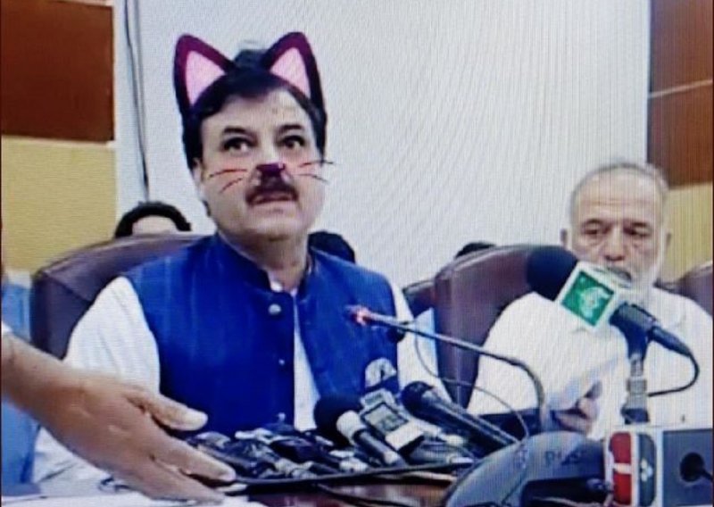 Kakav cirkus: pakistanski se političar usred prijenosa uživo pretvorio u virtualnu mačku
