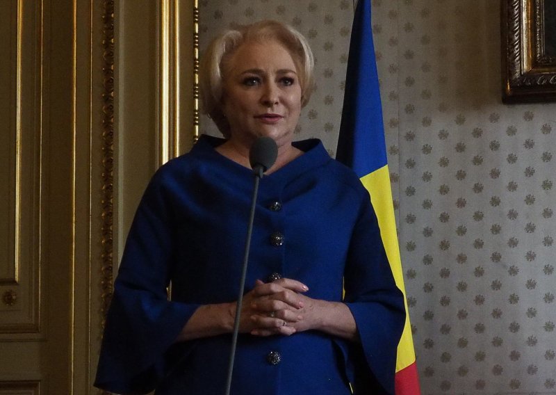 Rumunjska ministrica smijenjena zbog izjave da se u 'automobil ne ulazi sa strancima'
