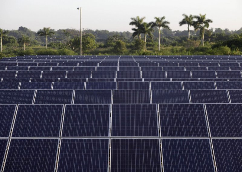 Sindikati i poslodavci protiv povećanja naknade za obnovljive izvore energije