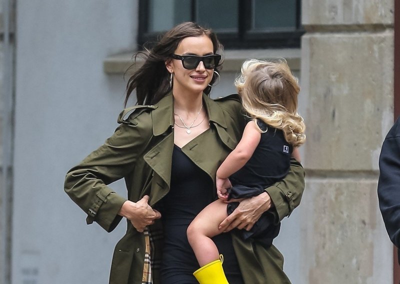 Irina Shayk prvi put u šetnji s kćerkicom nakon prekida s Bradleyjem Cooperom