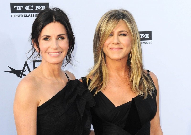 Nerazdvojne prijateljice: Jennifer Aniston s Courtney Cox proslavila njen 55. rođendan