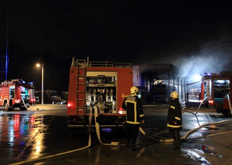 Požar u Solinu: Ozlijeđene dvije osobe