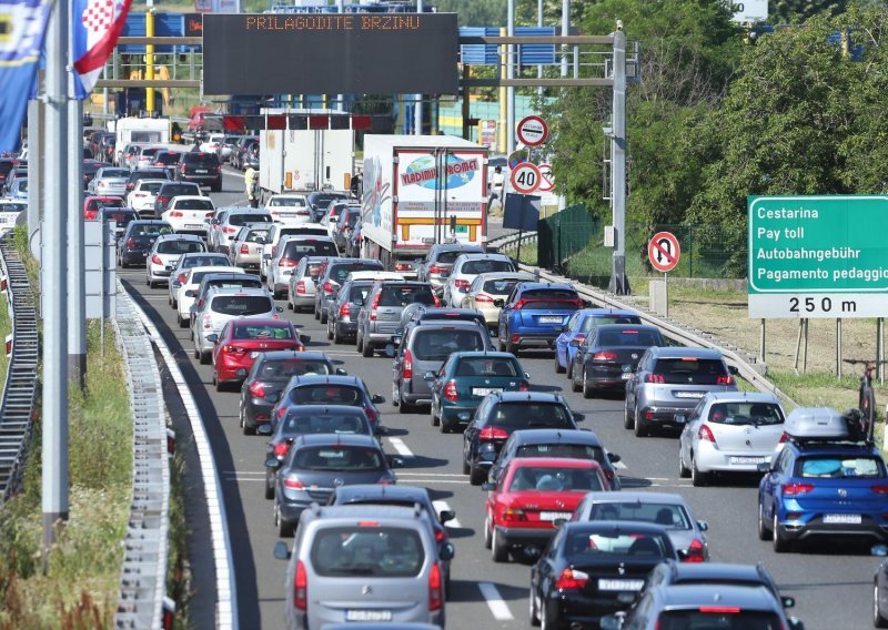 Za produljeni vikend na autocestama porast prometa i naplaćene cestarine