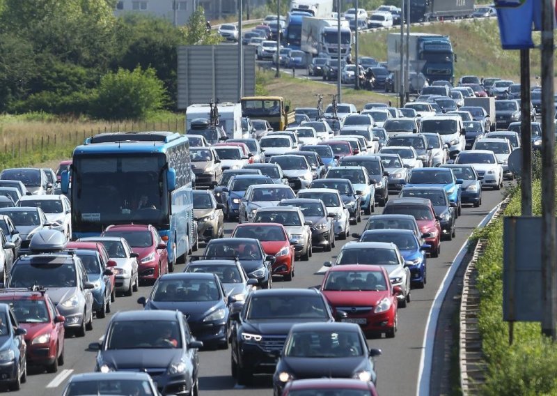 Očekuje se udarni vikend na cestama: Doznajte kada putovati da izbjegnete gužve