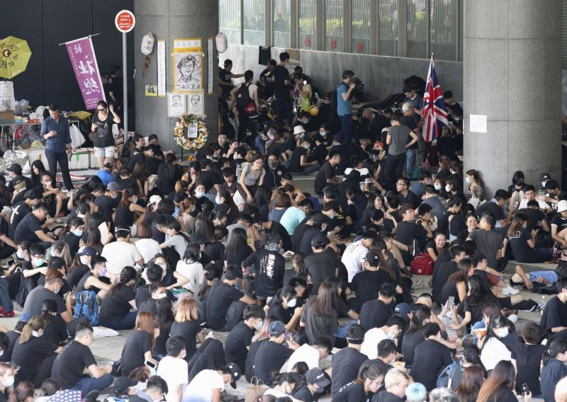 Prosvjednici u Hong Kongu probili se u zgradu parlamenta