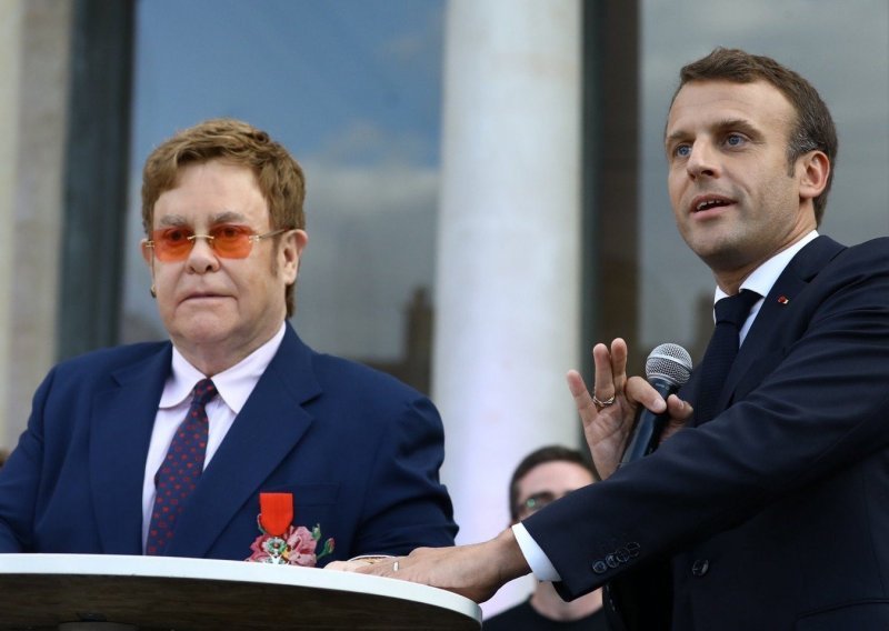 Veliko priznanje: Elton John proglašen vitezom Legije časti u Francuskoj