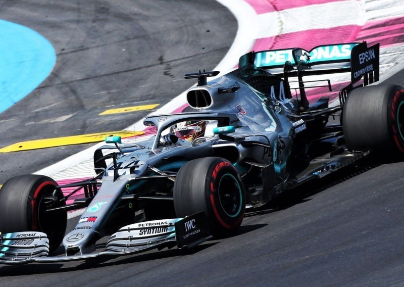 Hamilton u velikom stilu potukao rivale, Vettel doživio debakl i prije početka utrke