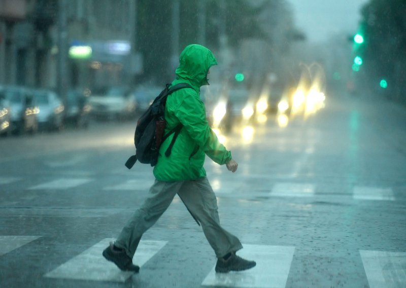 [FOTO/VIDEO] Velika promjena vremena: Tuča pogodila Zagorje, u Zagrebu lijevala kiša