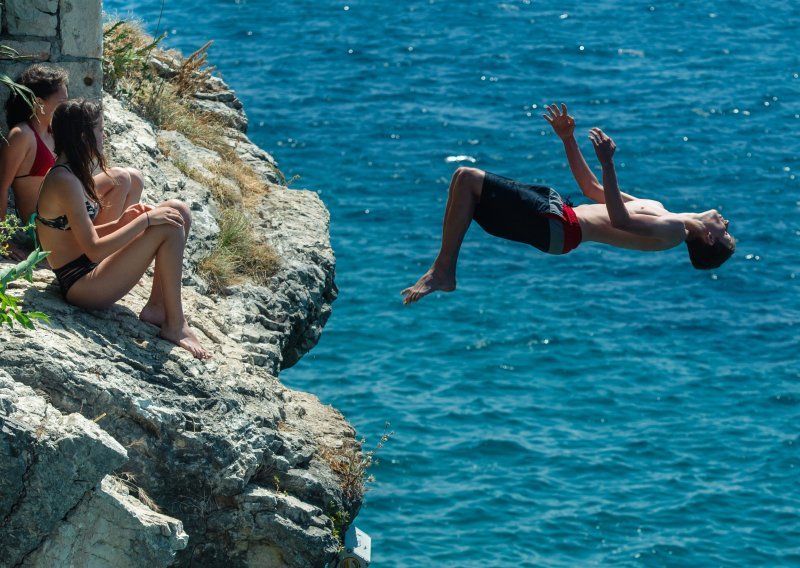 [FOTO] Ispit hrabrosti: Pogledajte kako se u Splitu skakalo sa sustipanskih litica