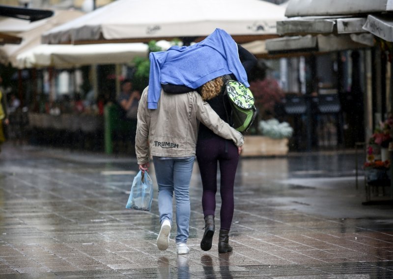 Za vikend veće pogoršanje najavljeno za Jadran, kiše neće nedostajati ni na kopnu