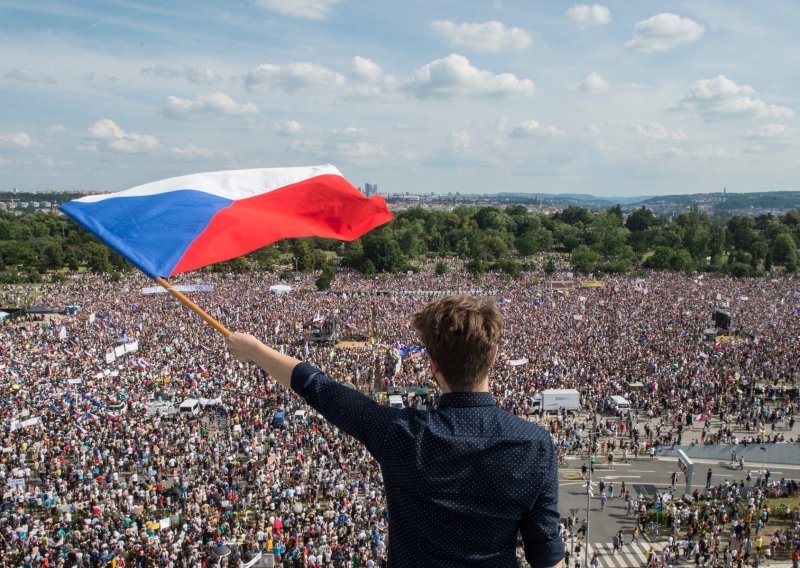 Češki premijer tvrdi da prosvjednici nemaju razloga biti nesretni